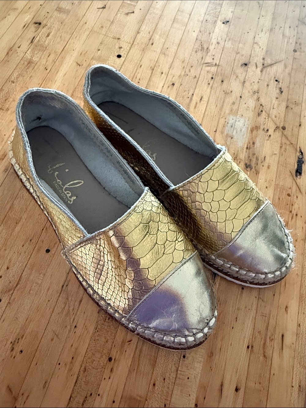 Fabiola’sMetallic Gold & Silver Espadrille Flats size 9 sturdy & comfortable